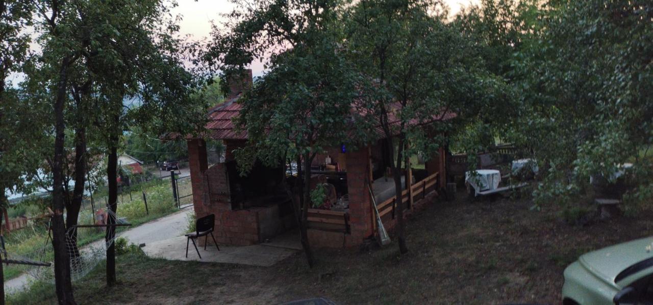 Bungalovi Api-Centar Горни Милановац Екстериор снимка
